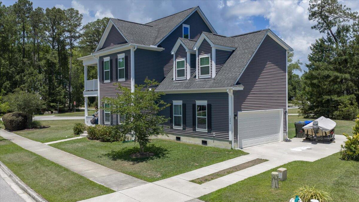 Image 3: Boat can be parked in driveway