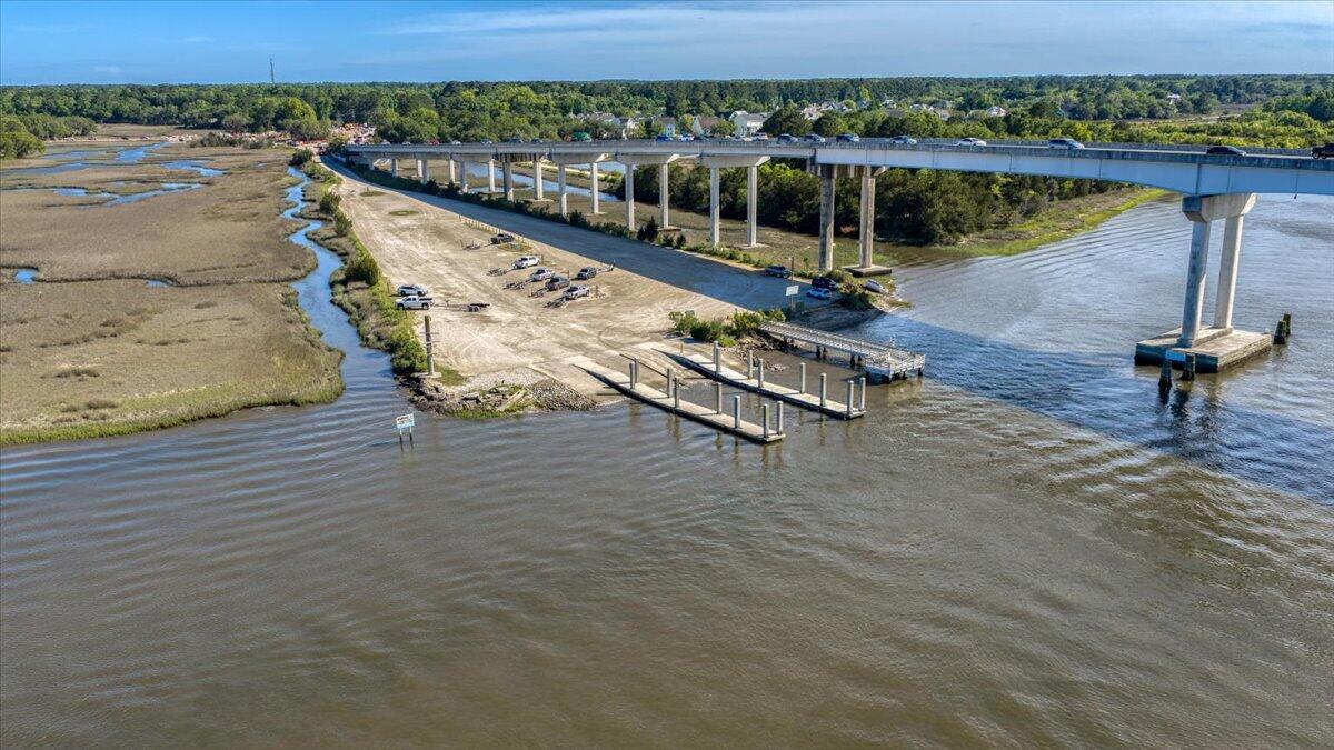 Image 4: Boat Ramp minutes away
