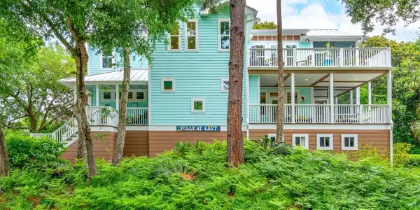 517 W Beach Court