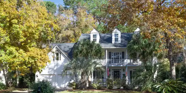 2736 Gaston Gate