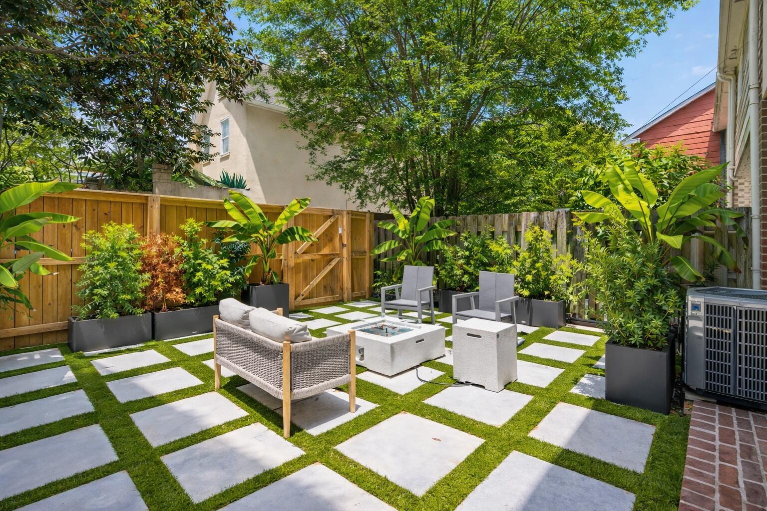 Image 3: Private Courtyard