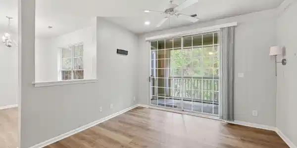Image 2: Living room