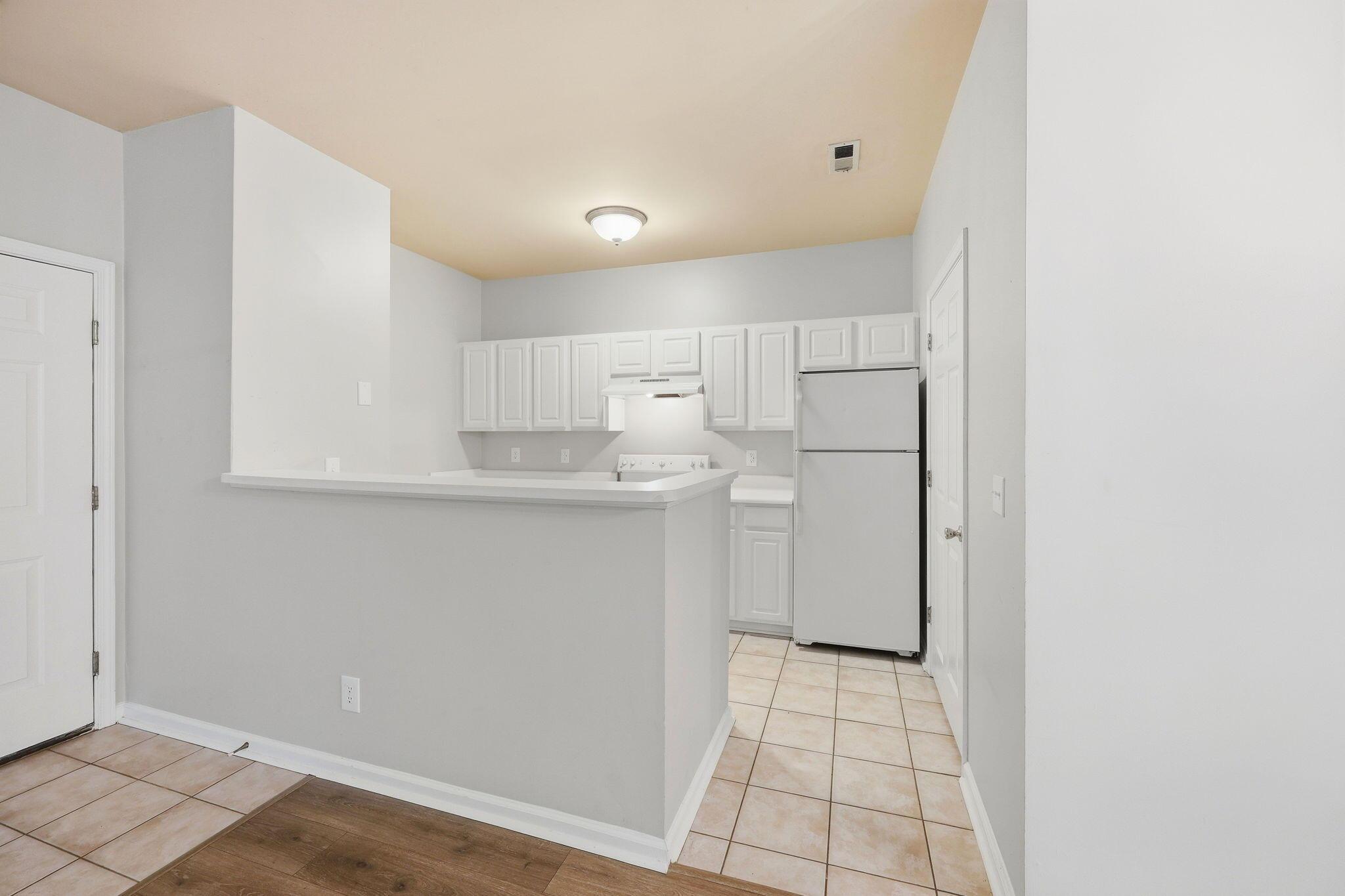 Image 4: Kitchen