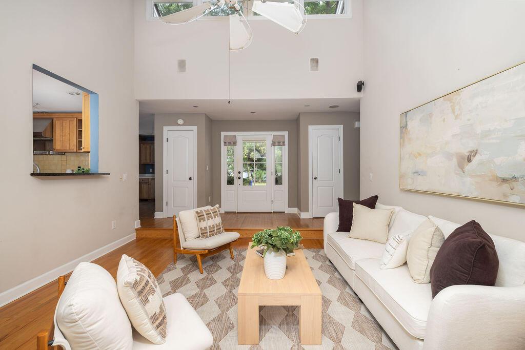 Image 4: Living Room w/Vaulted Ceiling