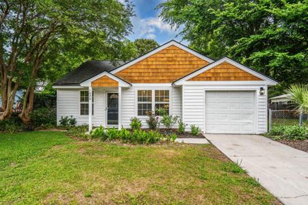 1036 Oakcrest Drive