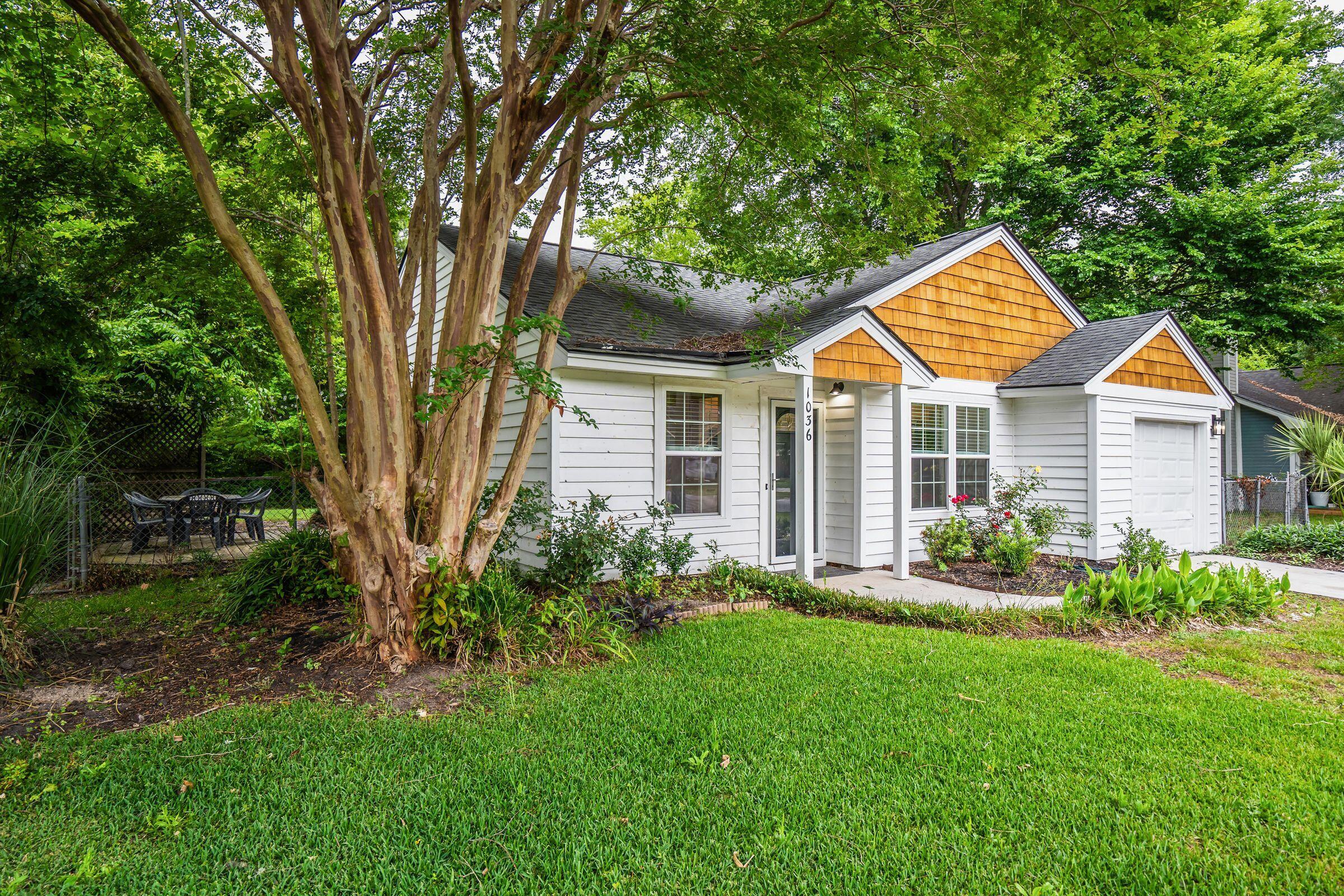 Image 4: 1036OakcrestDr-KeenEyeMarketing-004