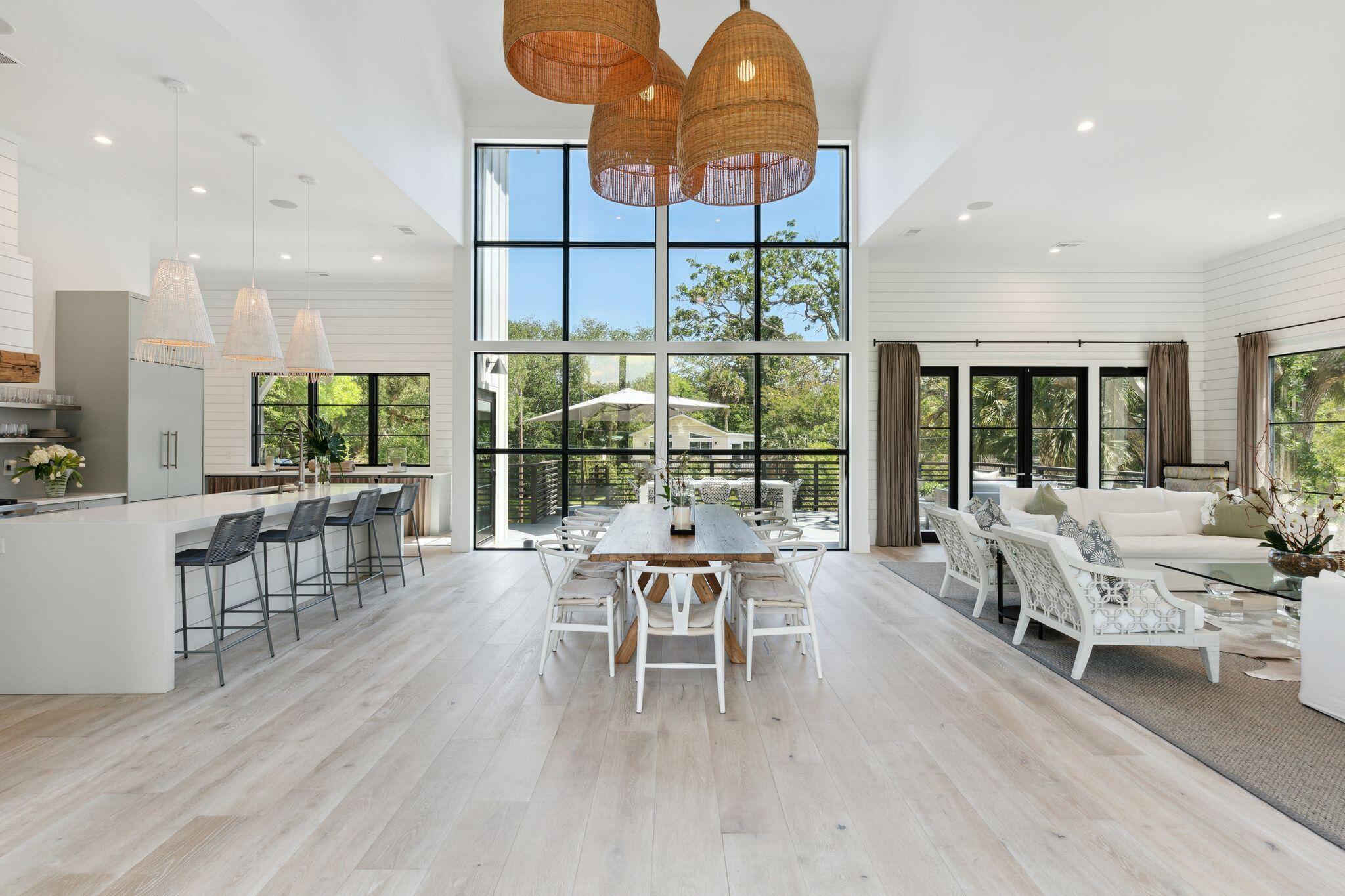 Image 4: Soaring Ceilings
