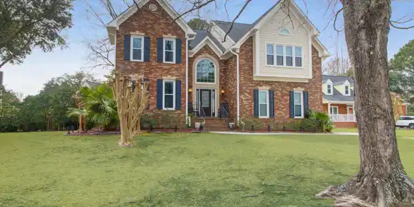 2713 Gaston Gate