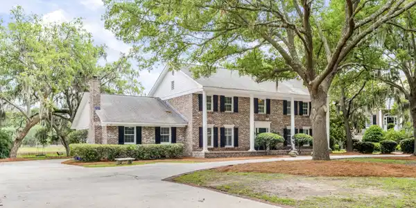 225 Wandolea Drive Drive