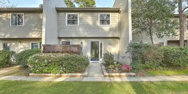 1202 Ventura Place