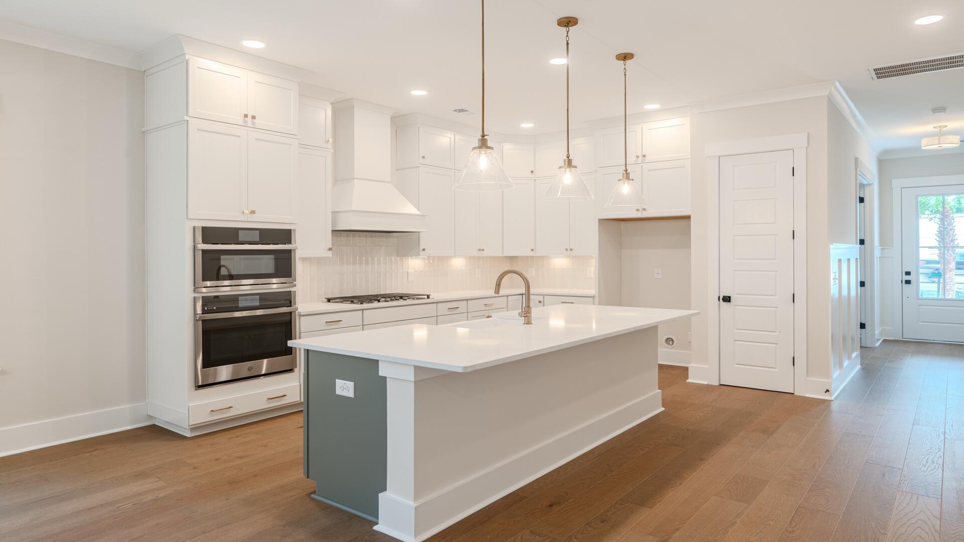 Image 3: Kitchen