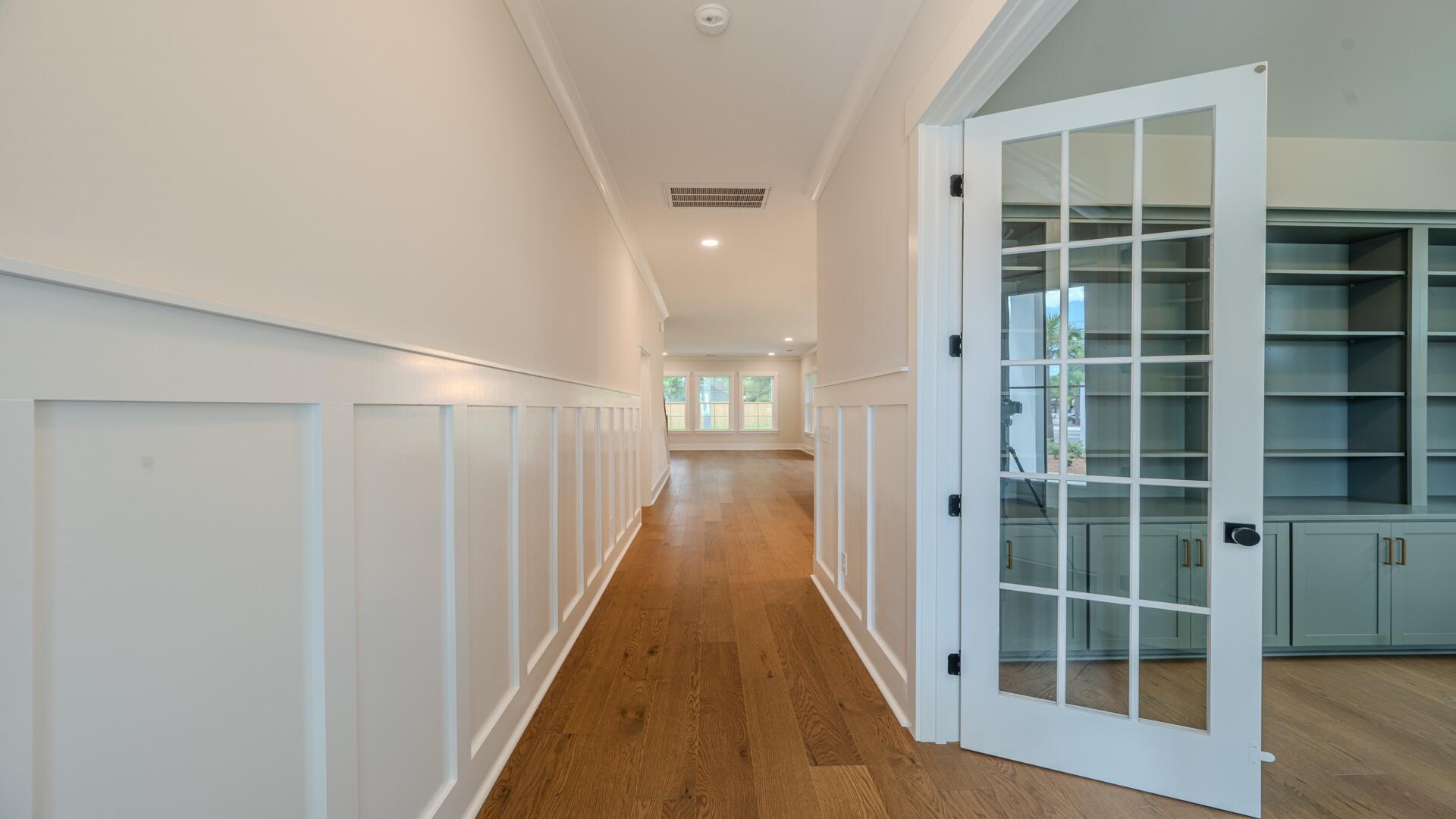 Image 4: Foyer