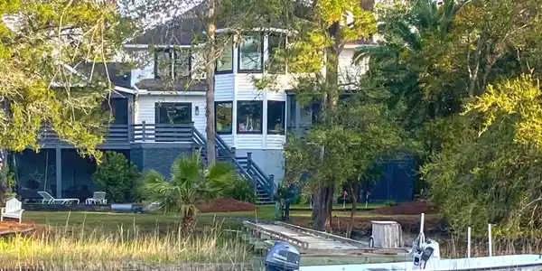 886 White Point Boulevard