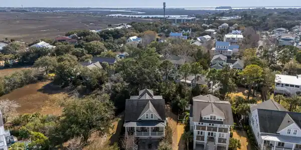 Image 3: 39-web-or-mls-1525 Mossy Br Way CoastalR