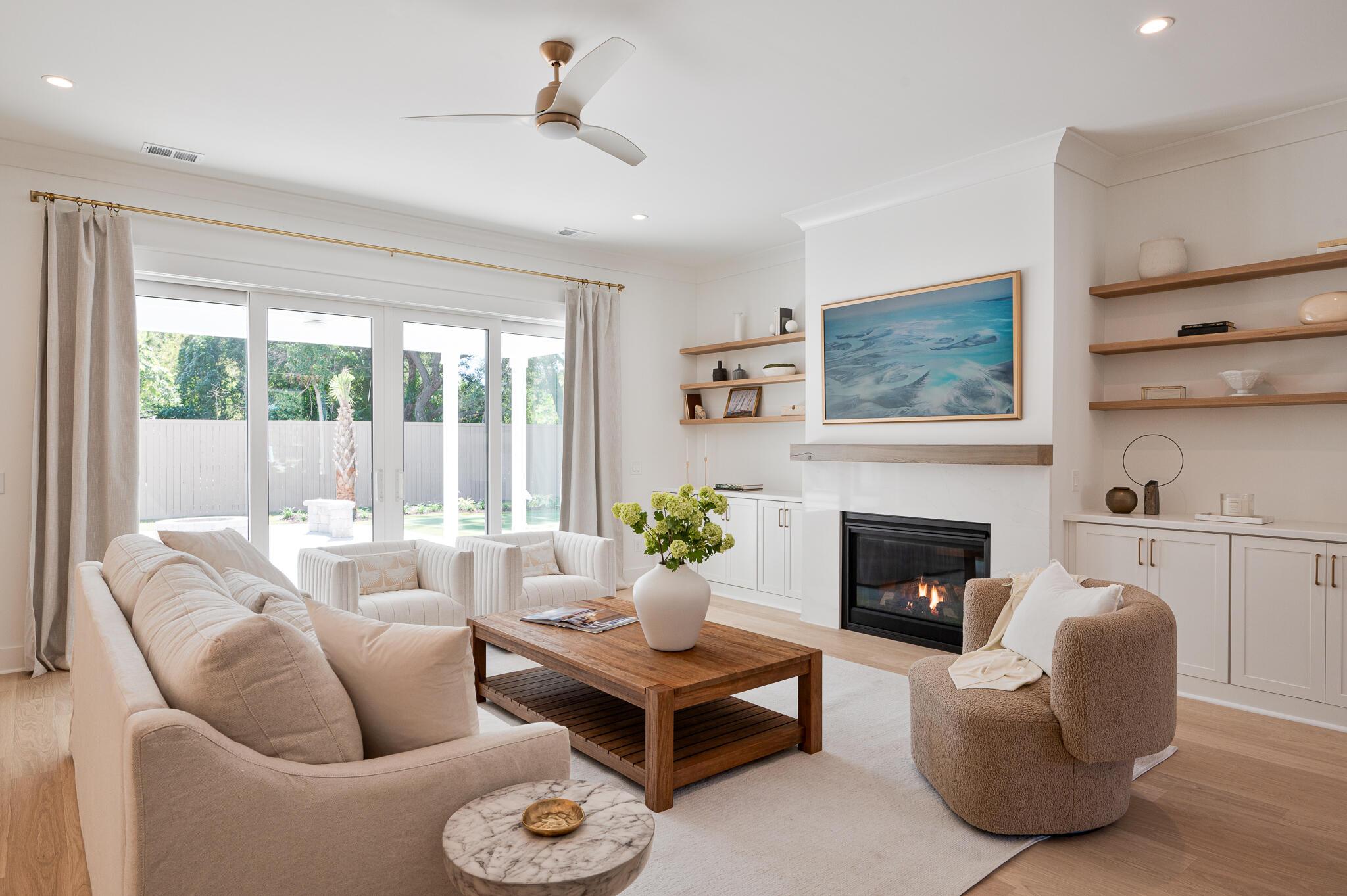 Image 4: Living Room