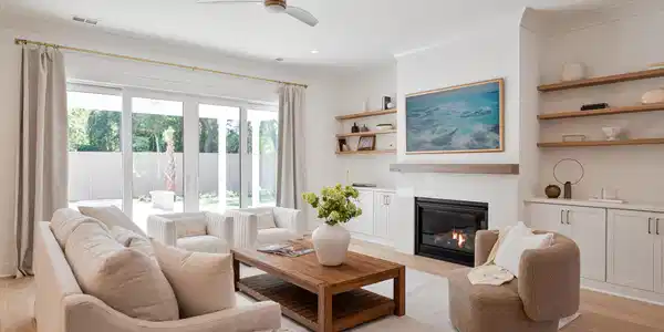 Image 4: Living Room