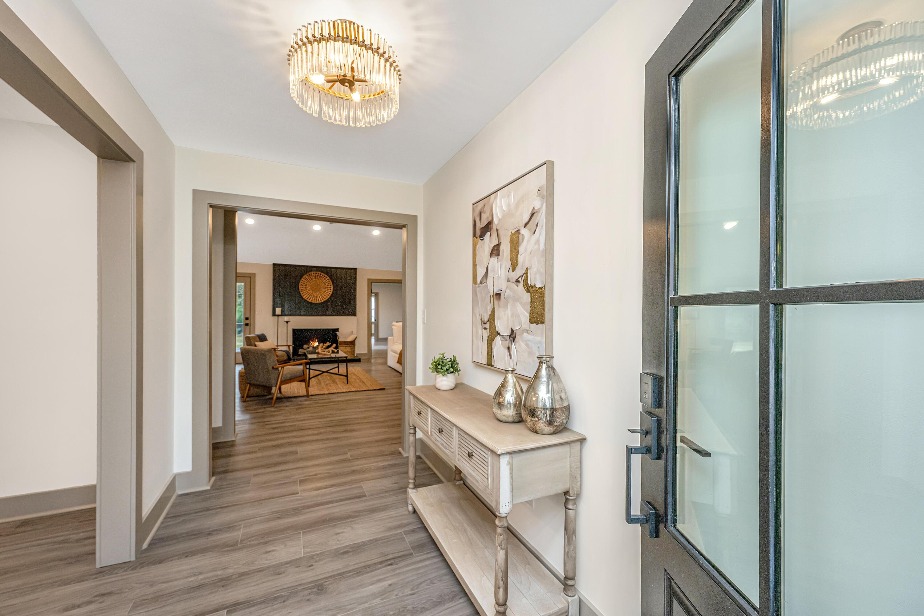 Image 2: 1561Montclair012