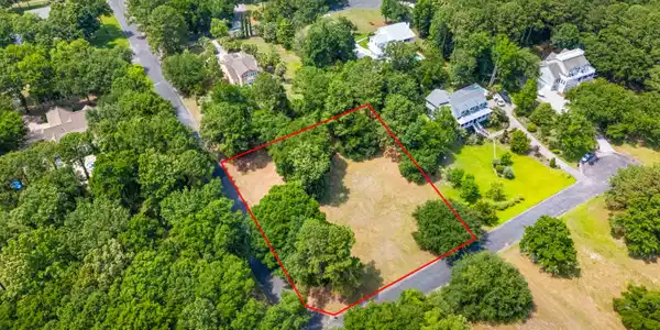 Image 2: Lot 14