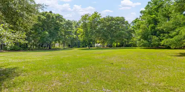 Image 3: Lot 14
