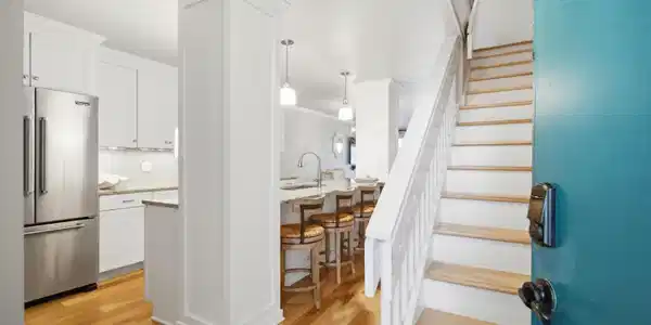 Image 4: Entryway