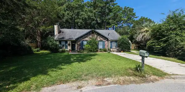 890 Roswell Court