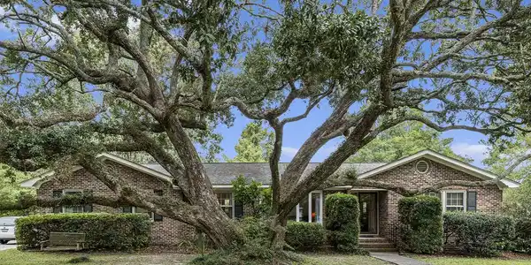 1034 Wellington Court