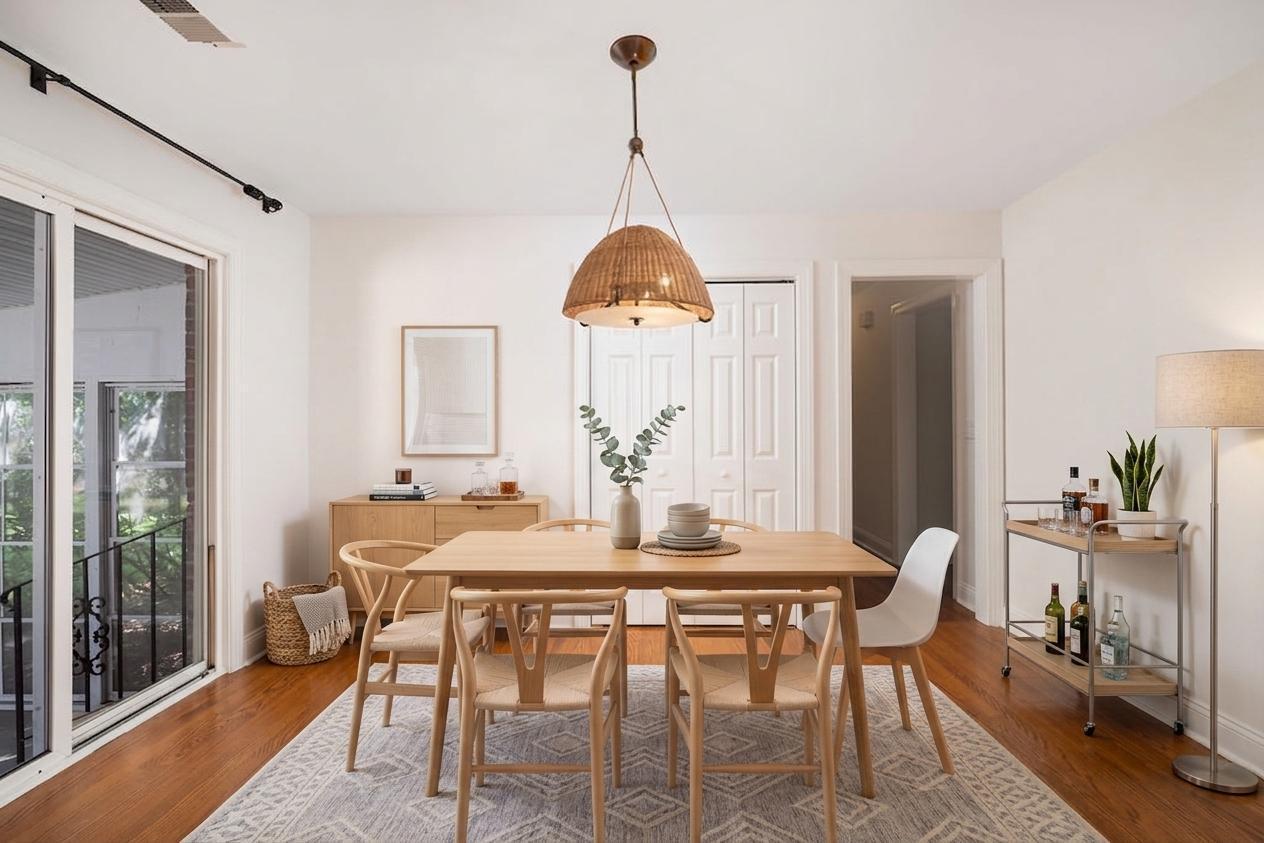 Image 4: Dining Room (virtually staged)