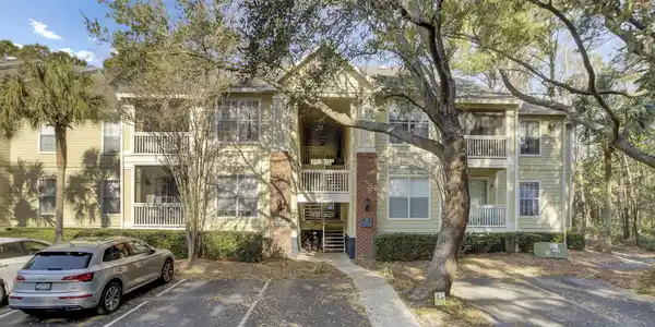 1600 Long Grove Drive