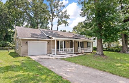 1098 Kentwood Circle
