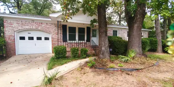940 Center Street