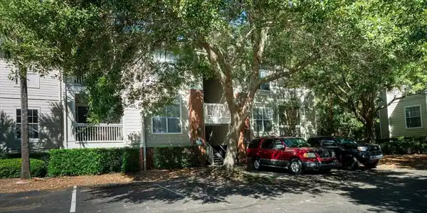 1600 Long Grove