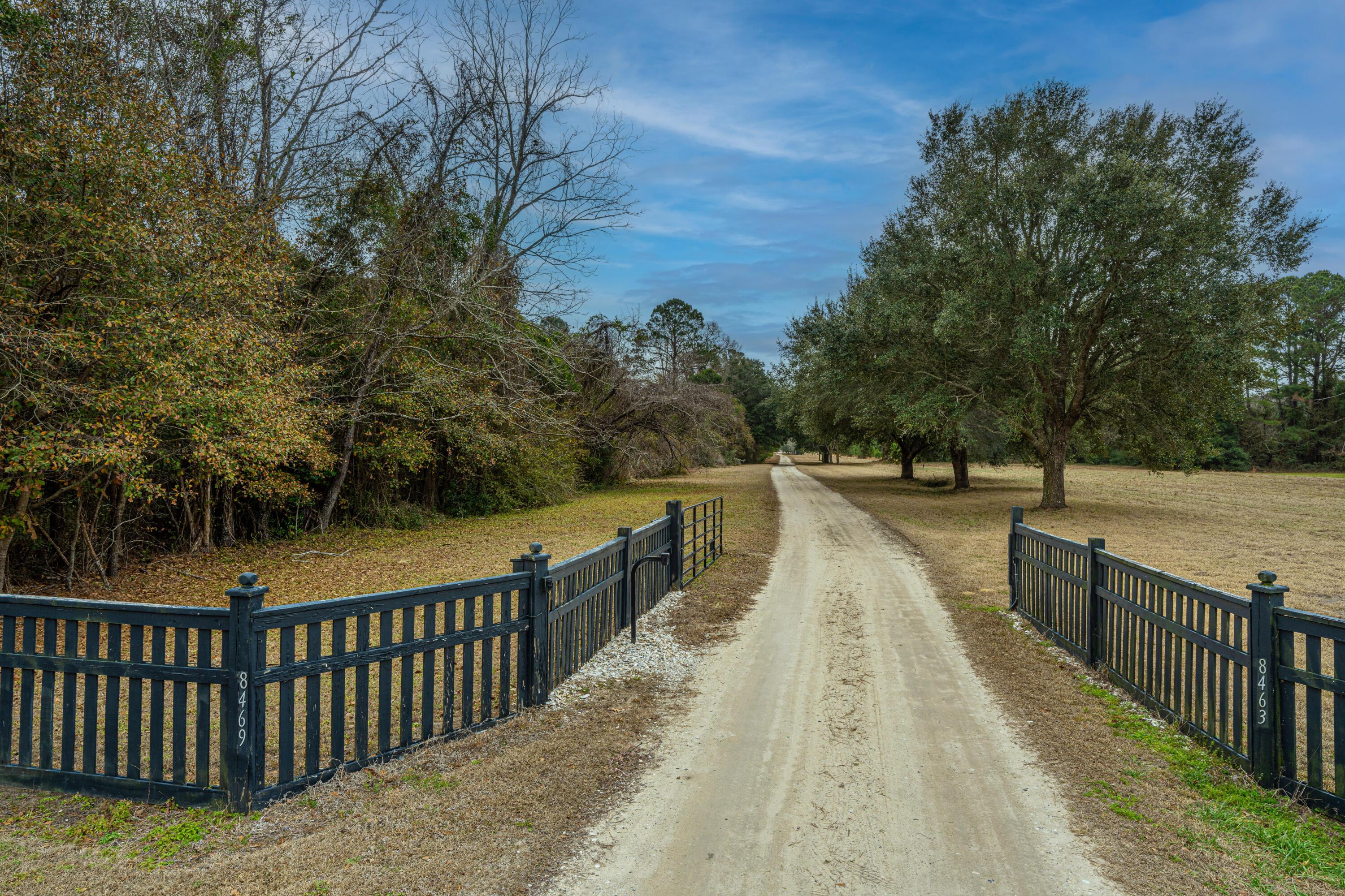Image 2: 8463NorthHwy17_002