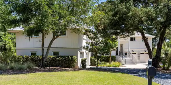 Image 4: 1-web-or-mls-3560 Seaview Dr CoastalRE-4