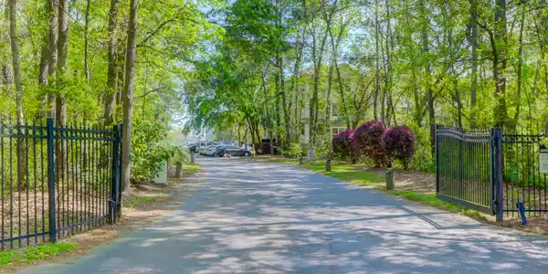 700 Daniel Ellis Drive