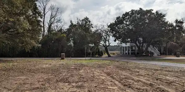 2048 Sol Legare Road