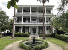 12 Bee Street