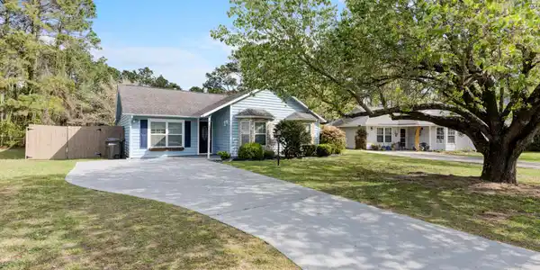 1541 Crossing Lane