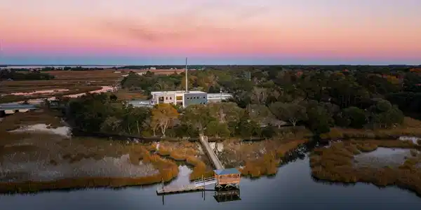 Image 3: Welcome to Creekside