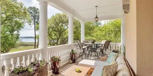 130 Fairbanks Oak Alley