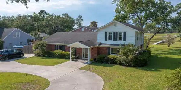 1404 Sasanqua Lane