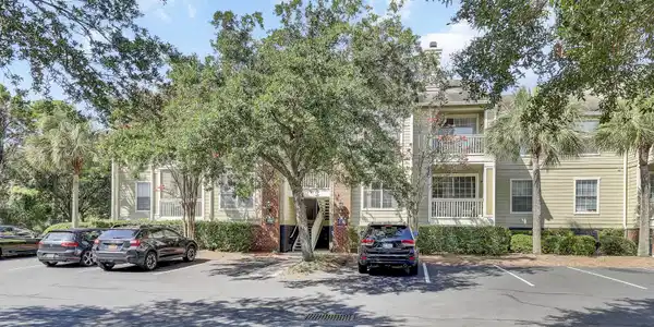 1600 Long Grove Drive
