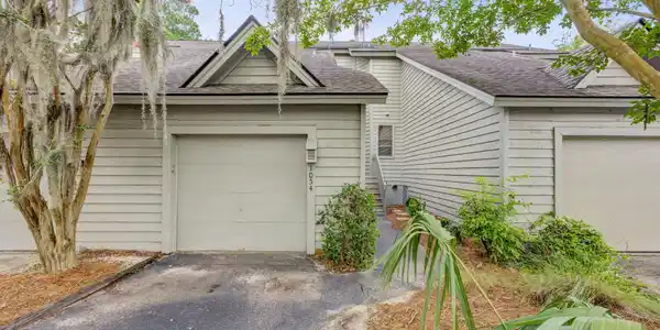 1054 Marsh Court Lane
