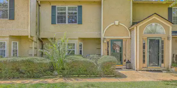 2072 Emerald Terrace