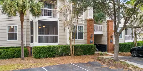 1600 Long Grove