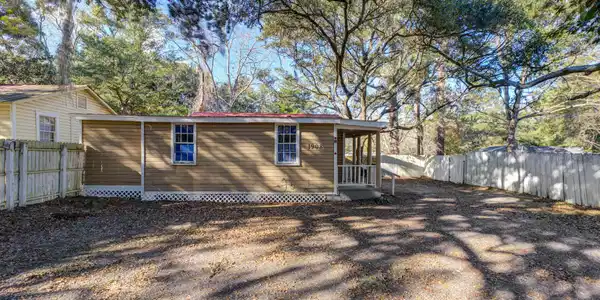 1908 Allen Brown Lane