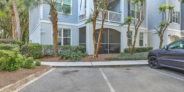 60 Fenwick Hall Allee