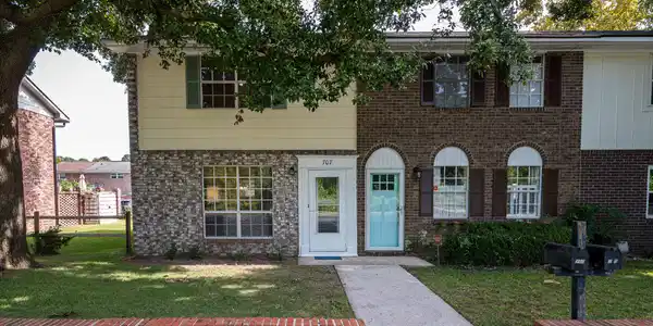 707 Center Street