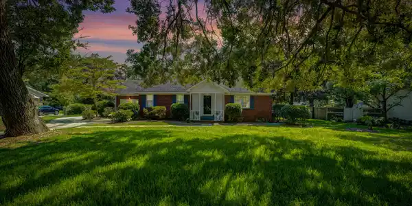 1015 Lakeview Drive