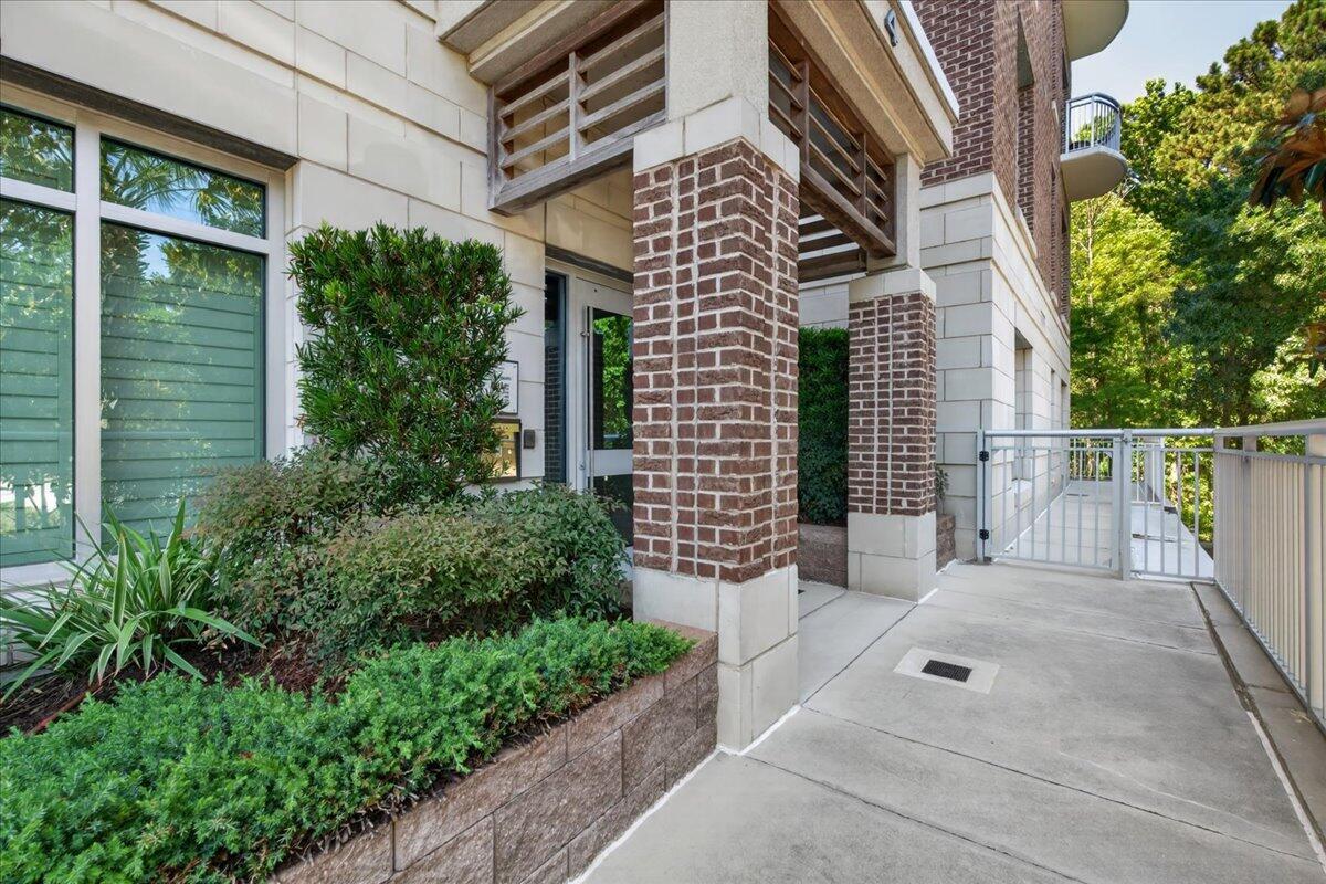 Image 3: Entry