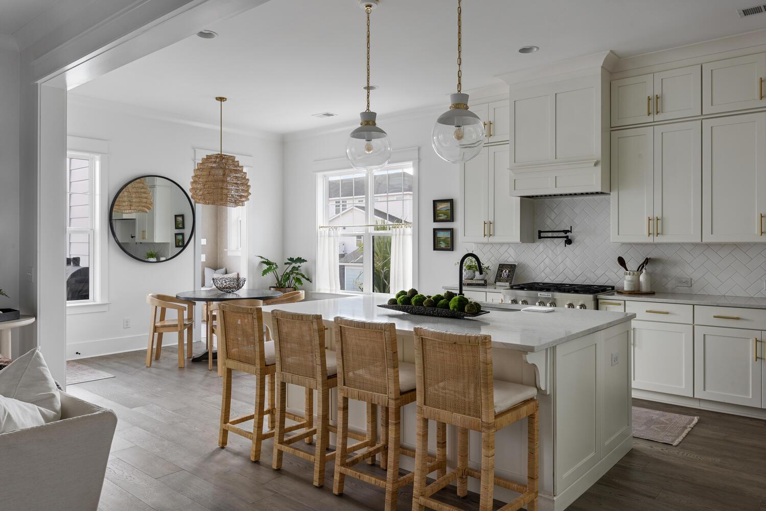 Image 4: Large Open Kitchen Design
